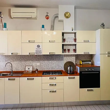 アパート Casa Al Mare Valentina ヴィアレッジョ