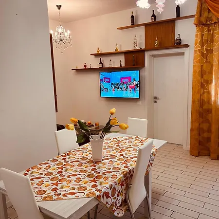 Casa Al Mare Valentina アパート ヴィアレッジョ